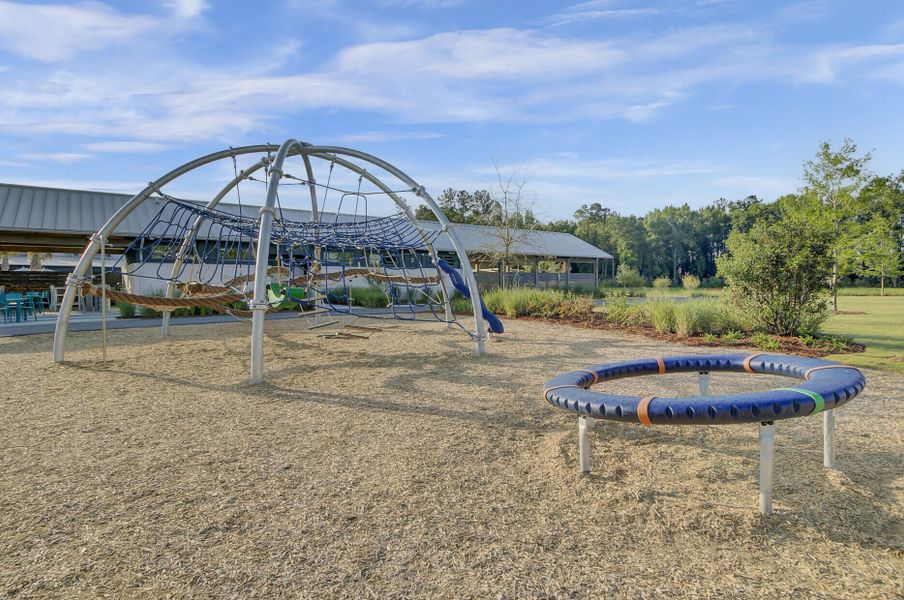 Community amenities in , Summerville (Image 37).