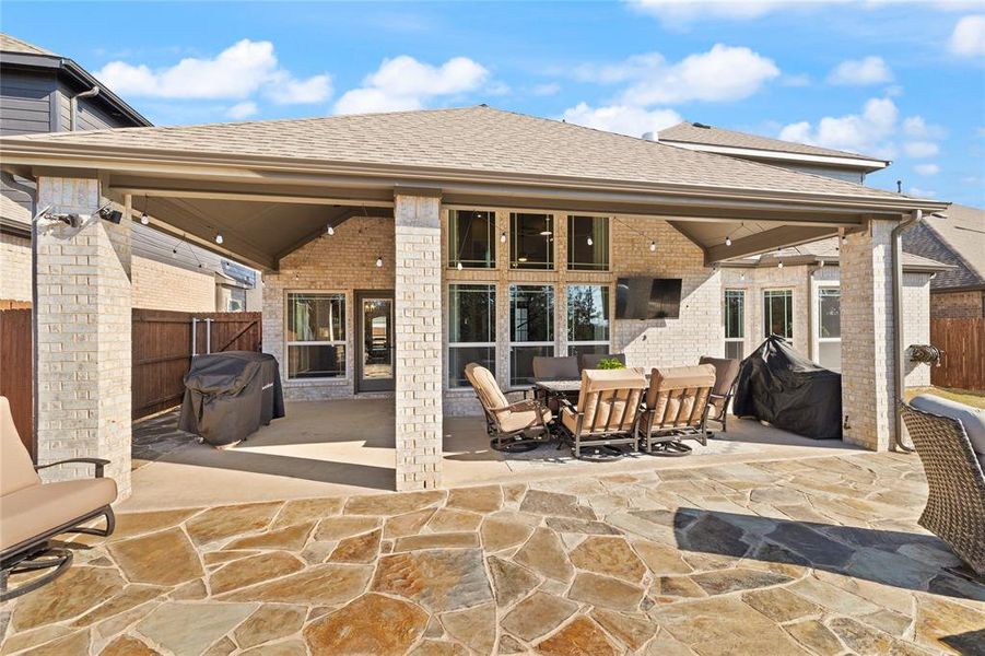 Sellers added this extended Flagstone patio