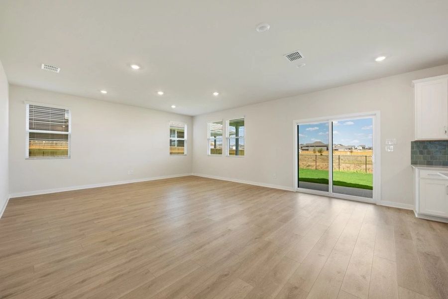 Spacious, unfurnished interior of a new home in Patterson Ranch, Georgetown (Image 15).