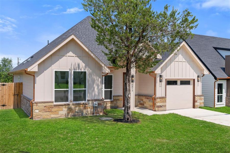 Front exterior of a new home in , Granbury, TX, highlighting curb appeal (Image 17). Front exterior of a new home in , Granbury, TX, highlighting curb appeal (Image 17).