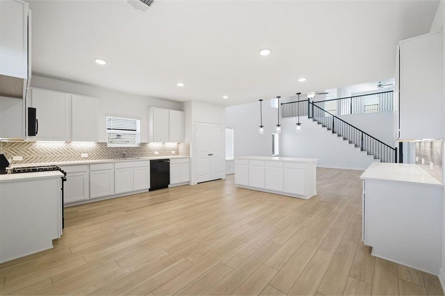 Furnished interior view inside a new home in Saddlebrook Estates, Waxahachie (Image 12). Furnished interior view inside a new home in Saddlebrook Estates, Waxahachie (Image 12).