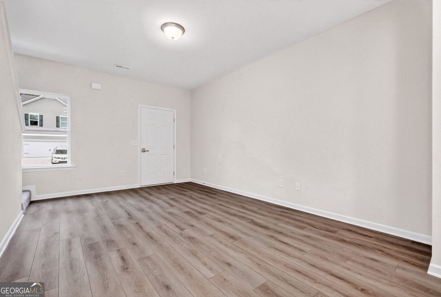 Spacious, unfurnished interior of a new home in Stonebridge North, Macon (Image 15).