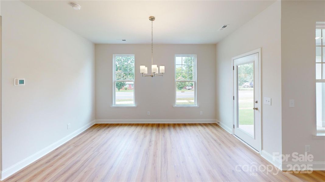 Spacious, unfurnished interior of a new home in Edgewood Preserve, Huntersville (Image 11).