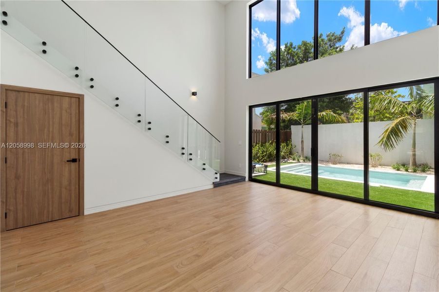 Spacious, unfurnished interior of a new home in , Miami (Image 7).
