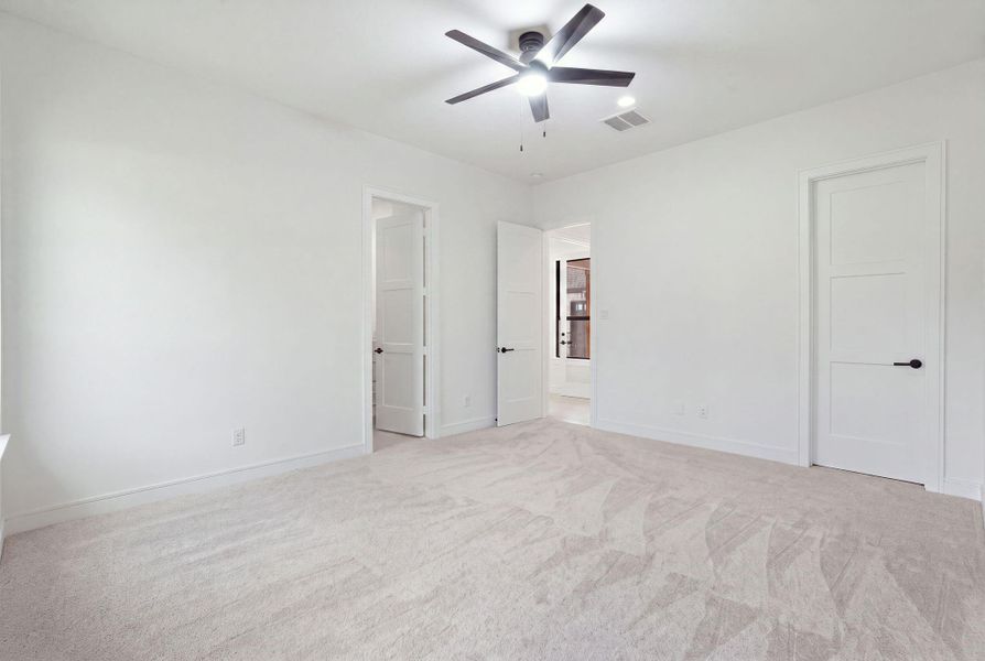Spacious, unfurnished interior of a new home in , Willis (Image 38).