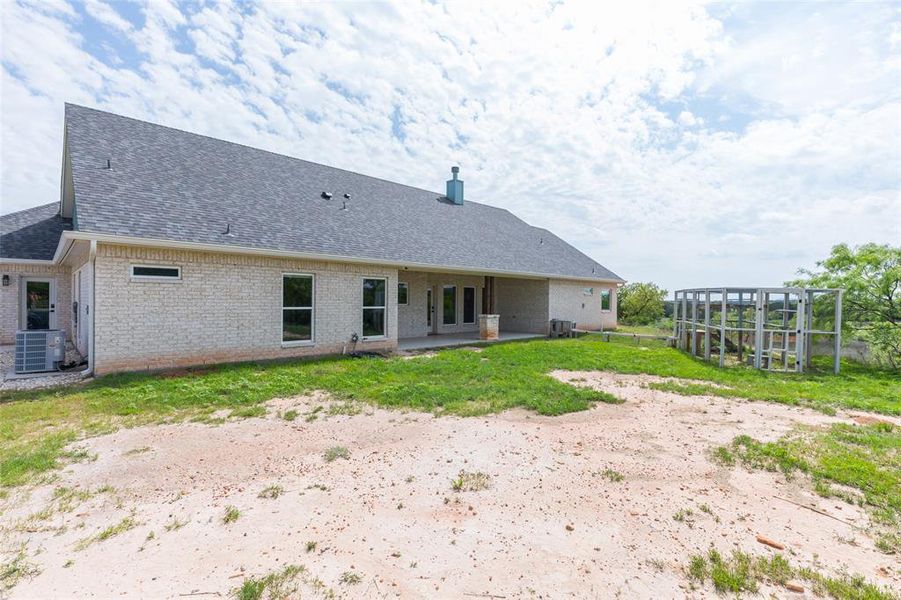 Exterior details and patio area of a home in , Ovalo (Image 22).