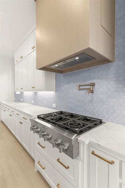 26. 3728 Meander - Kitchen (5)