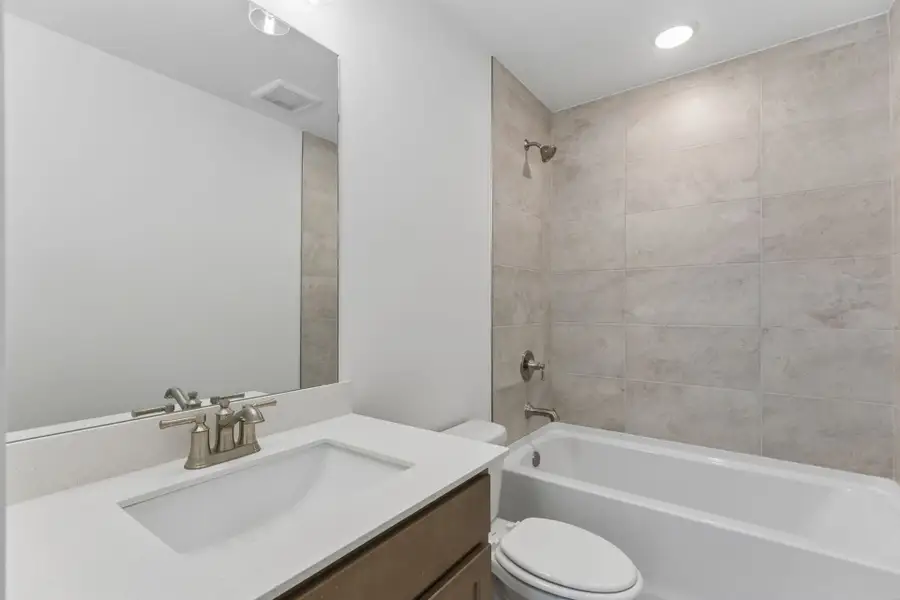 Furnished interior view inside a new home in Glenview Farms, Murfreesboro (Image 7).