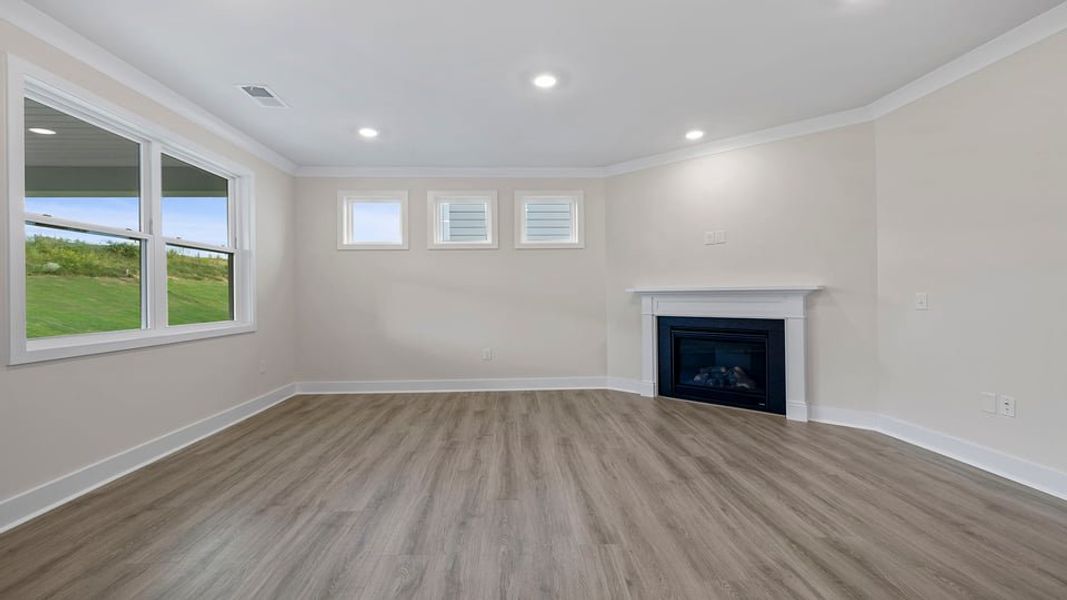Spacious, unfurnished interior of a new home in Cottonwood Ridge, Piedmont (Image 22).