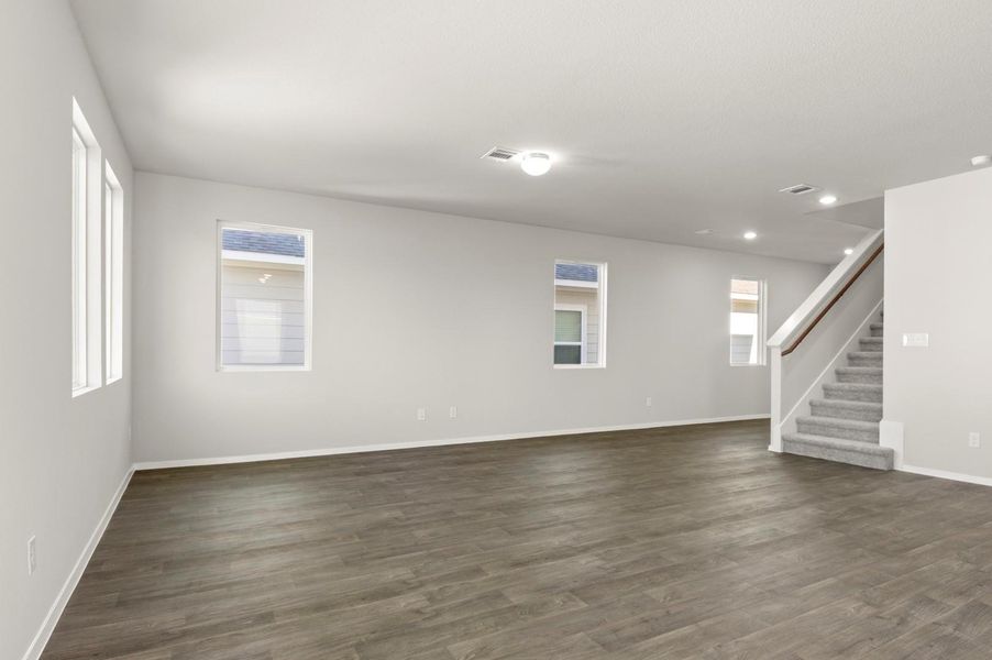 Spacious, unfurnished interior of a new home in Harvest Ridge, Elgin (Image 19).