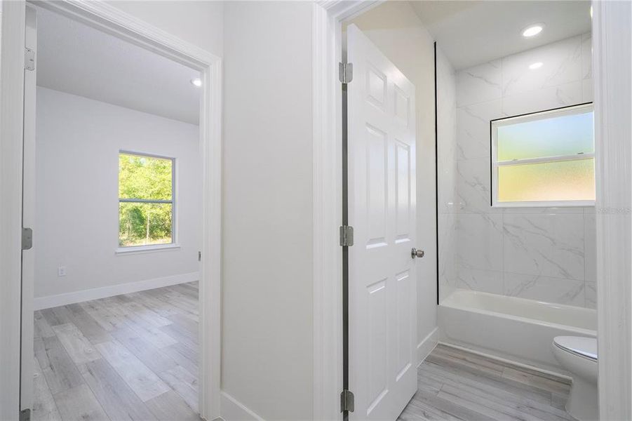 Spacious, unfurnished interior of a new home in , Citrus Springs (Image 5).