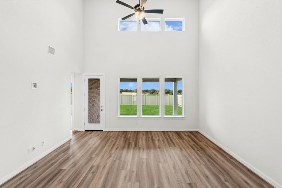 Spacious, unfurnished interior of a new home in Santa Rita Ranch, Georgetown (Image 19).