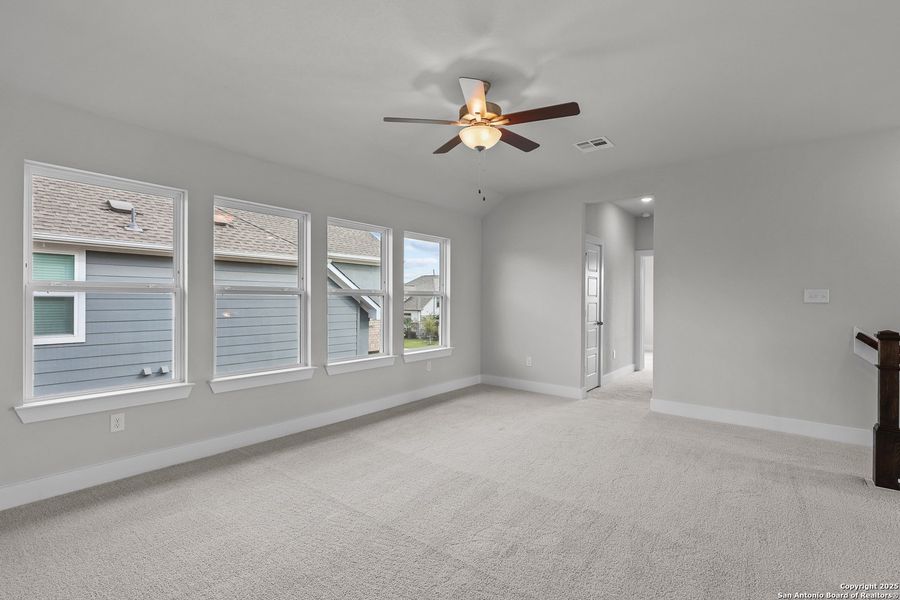Spacious, unfurnished interior of a new home in Veramendi, New Braunfels (Image 18).