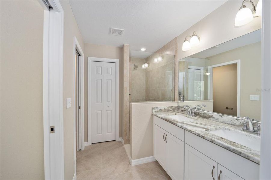 Furnished interior view inside a new home in , Dunnellon (Image 10).