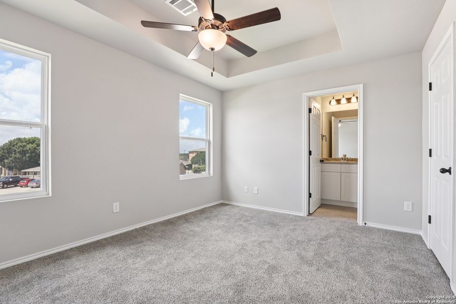 Spacious, unfurnished interior of a new home in , San Antonio (Image 17).