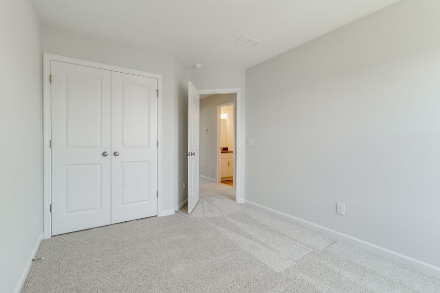 Spacious, unfurnished interior of a new home in Astoria, Columbia (Image 25).