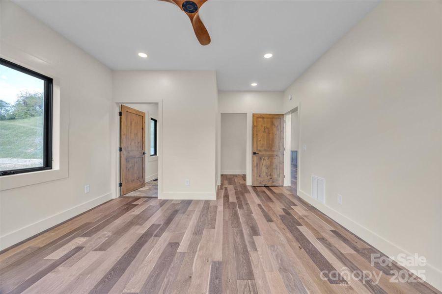 Spacious, unfurnished interior of a new home in , Jefferson (Image 25).