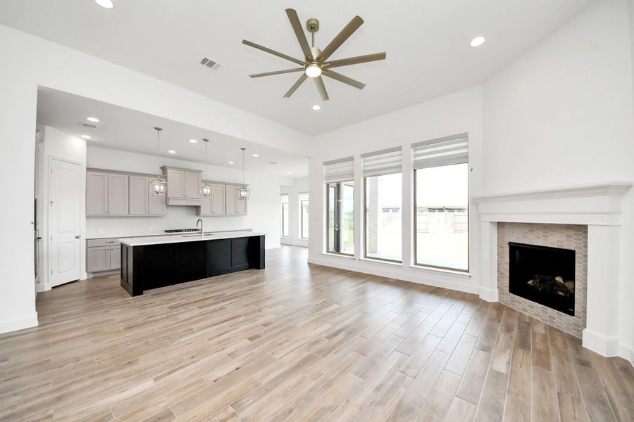 Spacious, unfurnished interior of a new home in Valencia, Manvel (Image 30). Spacious, unfurnished interior of a new home in Valencia, Manvel (Image 30).