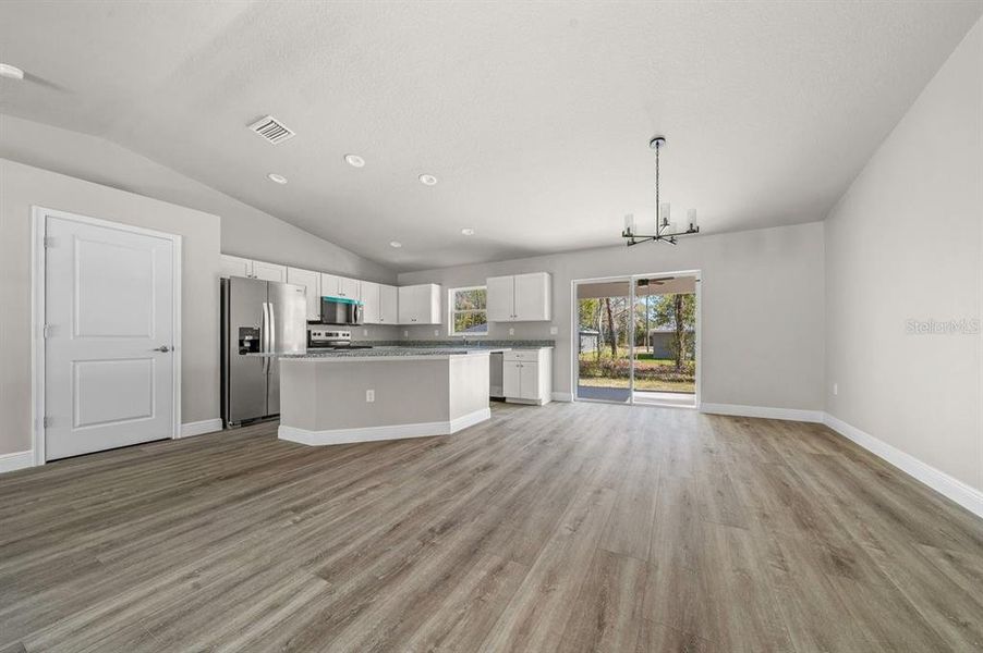 Spacious, unfurnished interior of a new home in , Citrus Springs (Image 17).