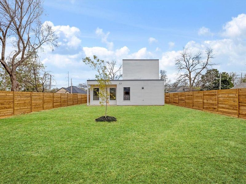 Exterior details and patio area of a home in , Dallas (Image 23).