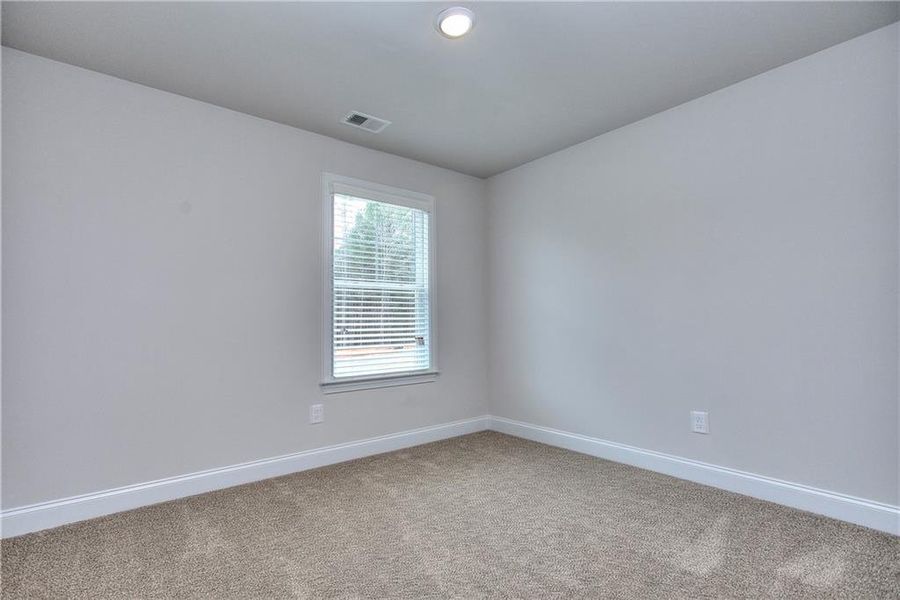 Spacious, unfurnished interior of a new home in The Fairways at Mirror Lake, Villa Rica (Image 17).