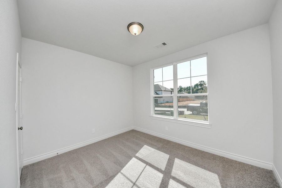 Spacious, unfurnished interior of a new home in Lexington Heights, Willis (Image 22).