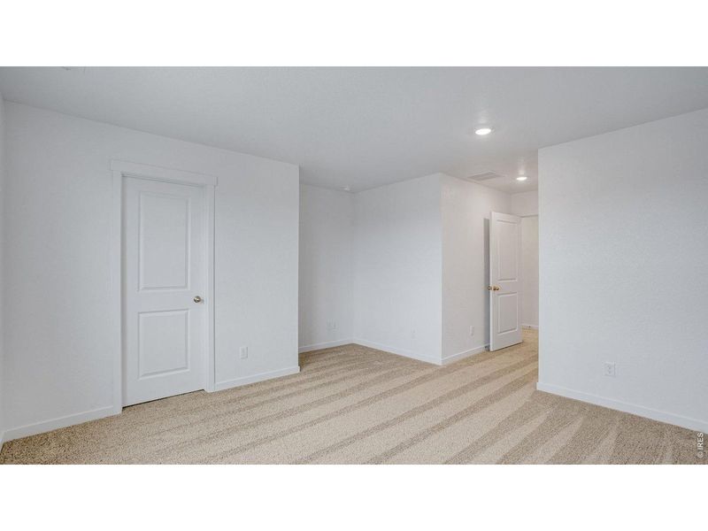 Spacious, unfurnished interior of a new home in Tailholt, Severance (Image 14).