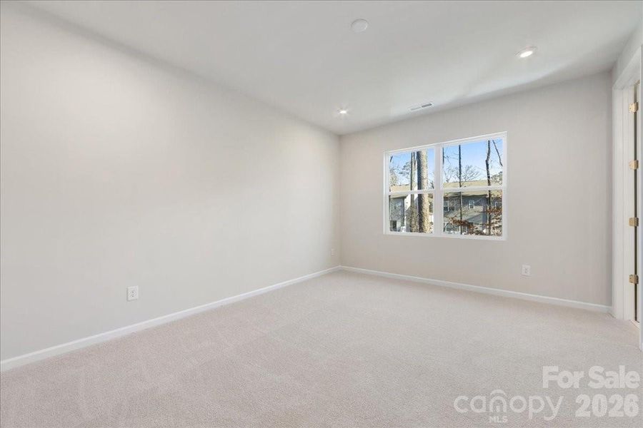 Primary en suite Primary en suite