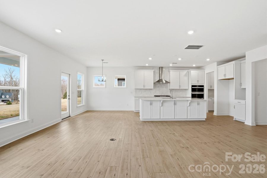 Spacious, unfurnished interior of a new home in Forest Creek, Waxhaw (Image 31).