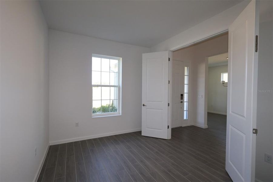 Spacious, unfurnished interior of a new home in Willow Run, Apopka (Image 10).