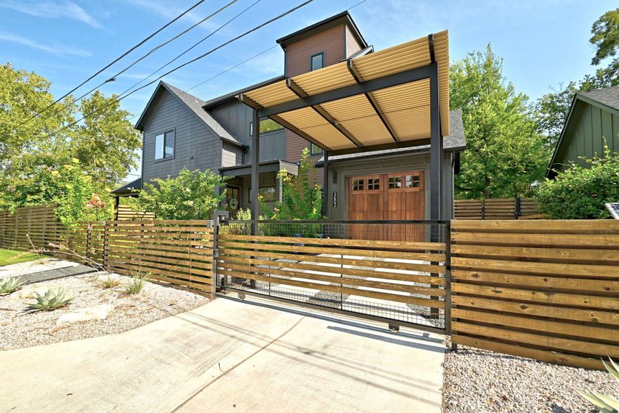 Electric driveway gate and motorized louvered carport/pergola Electric driveway gate and motorized louvered carport/pergola