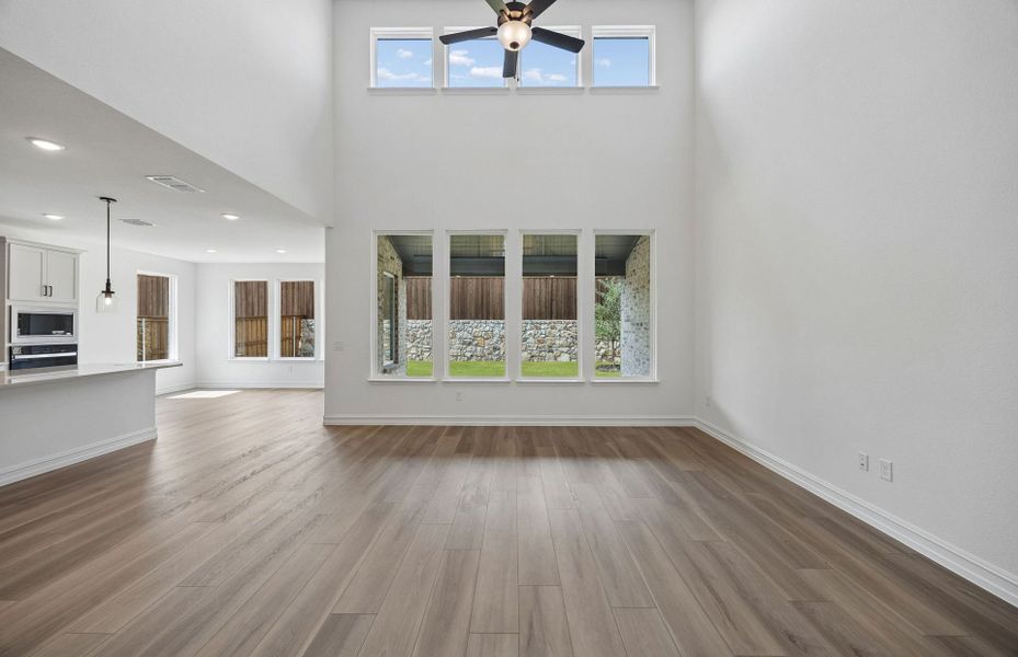 Spacious, unfurnished interior of a new home in Wilson Creek Meadows, Celina (Image 25).