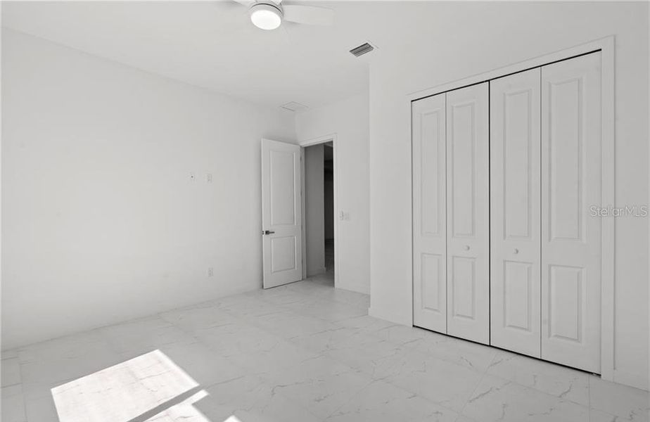 Spacious, unfurnished interior of a new home in , Cape Coral (Image 19).