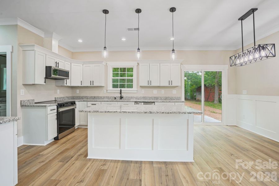 Kitchen/Dining Area