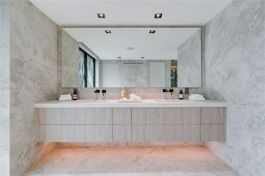 Image 71 of a home in .