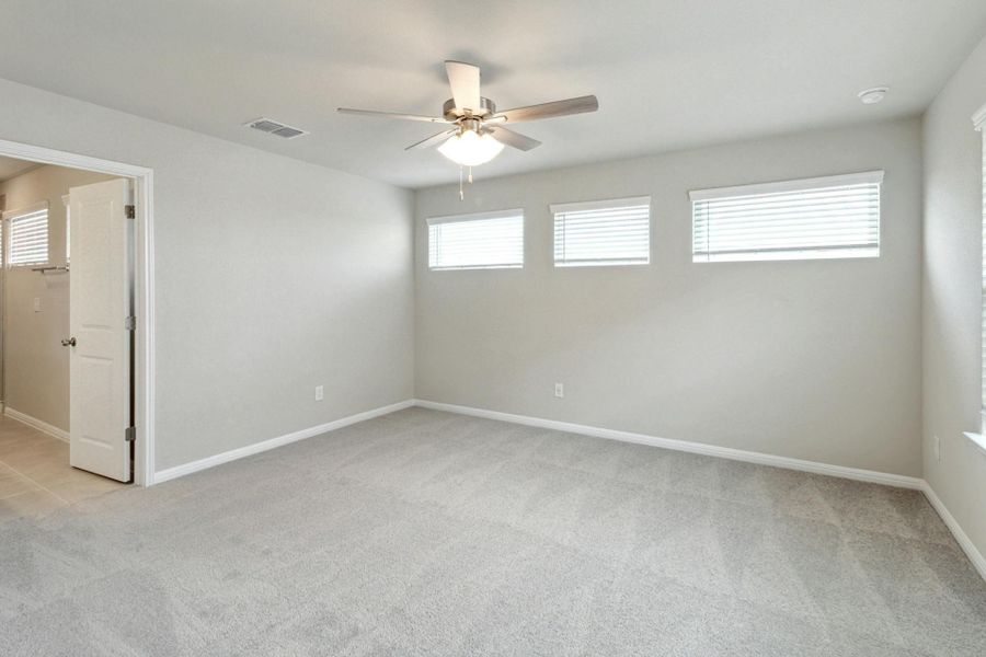 Spacious, unfurnished interior of a new home in , Buda (Image 21).