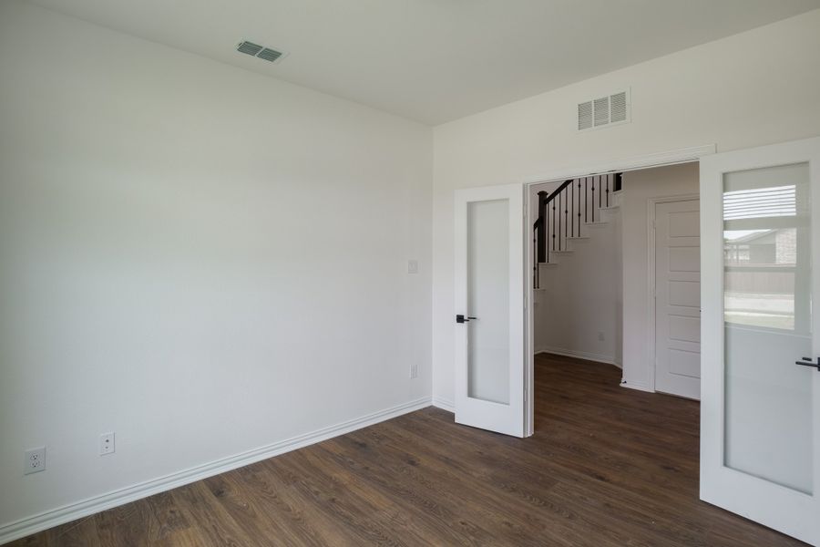Spacious, unfurnished interior of a new home in Whitewing Trails, Princeton (Image 26).