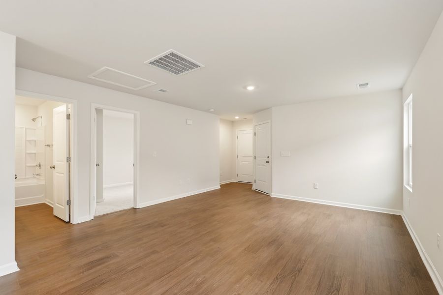 Spacious, unfurnished interior of a new home in Evergreen, Spartanburg (Image 11). Spacious, unfurnished interior of a new home in Evergreen, Spartanburg (Image 11).