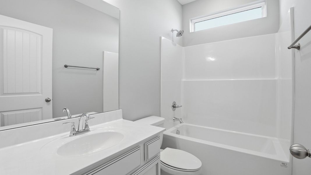 bathroom located between the 2 bedrooms upfront