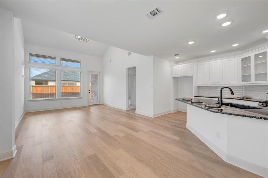 Spacious, unfurnished interior of a new home in Creekshaw – Gardens, Royse City (Image 34).