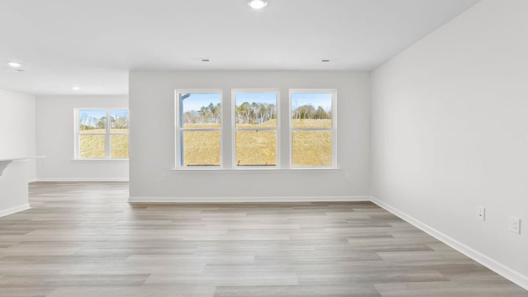 Spacious, unfurnished interior of a new home in Cedar Gap, Fountain Inn (Image 16).