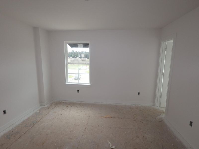 Spacious, unfurnished interior of a new home in Pinewood at Grand Texas, New Caney (Image 16).