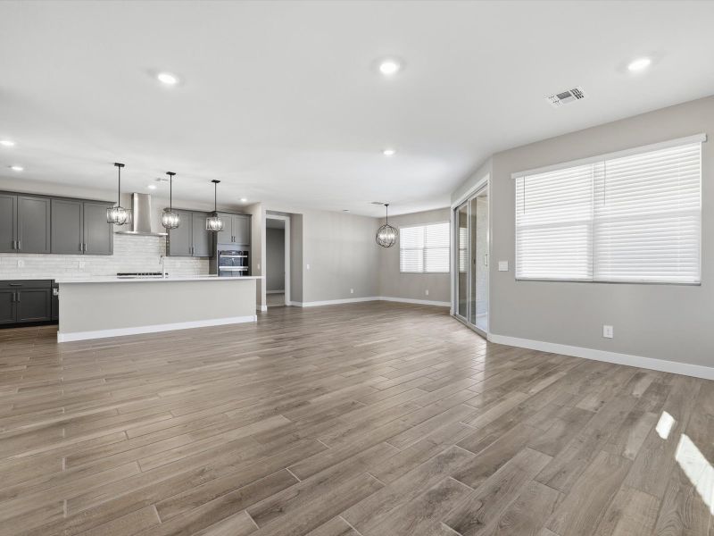 Spacious, unfurnished interior of a new home in Legacy Place, Glendale (Image 9).