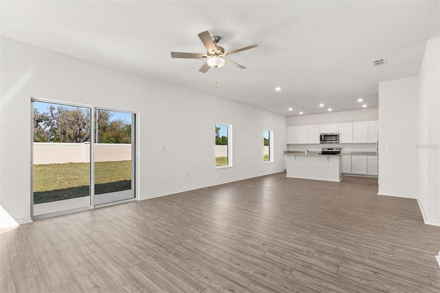 Spacious, unfurnished interior of a new home in Peach Crossings, Winter Haven (Image 15).