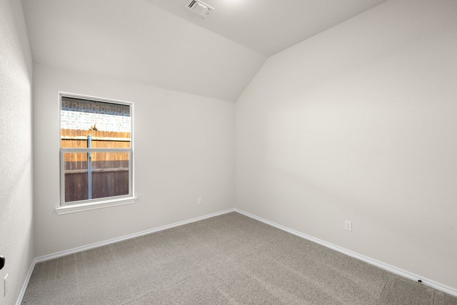 Spacious, unfurnished interior of a new home in Waterford Park, Weatherford (Image 25).