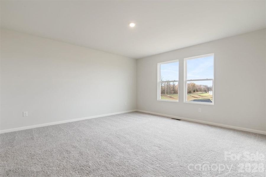 Spacious, unfurnished interior of a new home in Riverdale Hills, Spartanburg (Image 16).