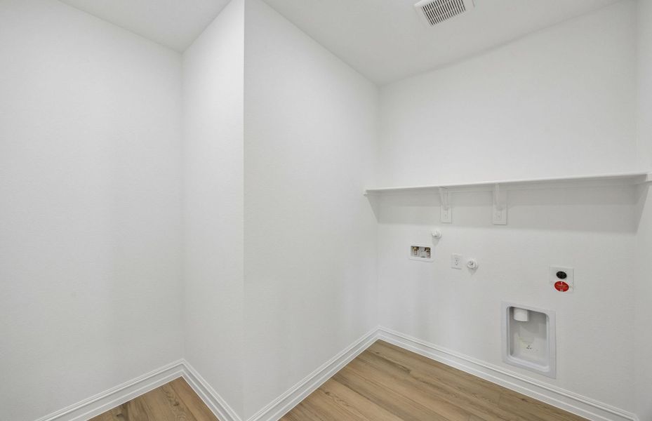 Spacious, unfurnished interior of a new home in Wilson Creek Meadows, Celina (Image 14).