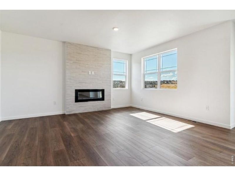 Spacious, unfurnished interior of a new home in Lakeside Canyon, Mead (Image 16).