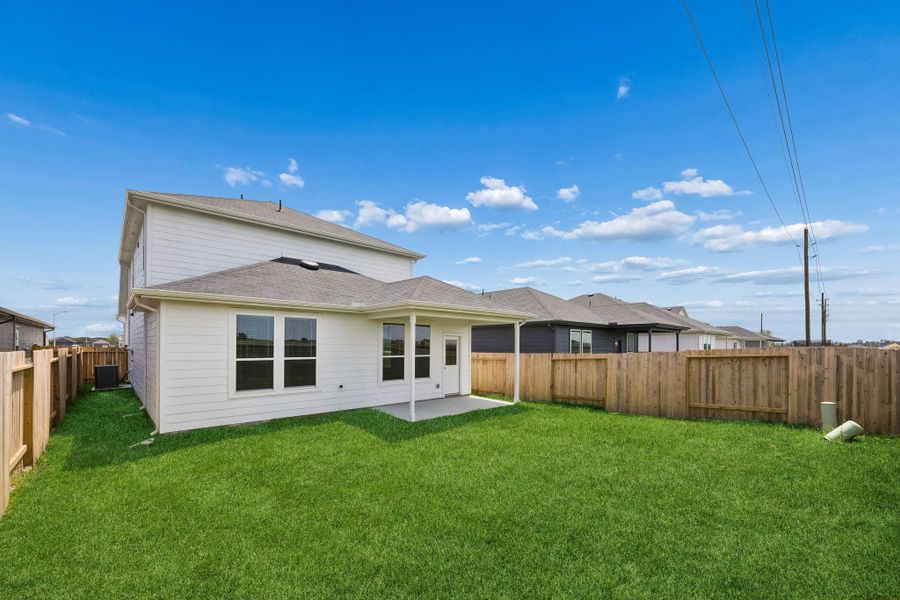 Exterior details and patio area of a home in Stokesbury, Waller (Image 3).