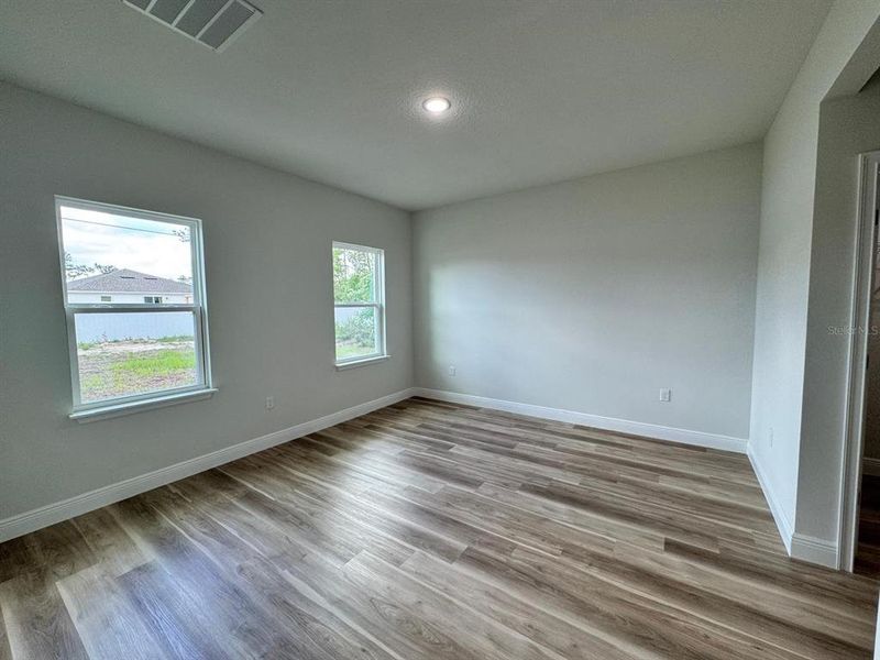 Spacious, unfurnished interior of a new home in , Ocala (Image 22).